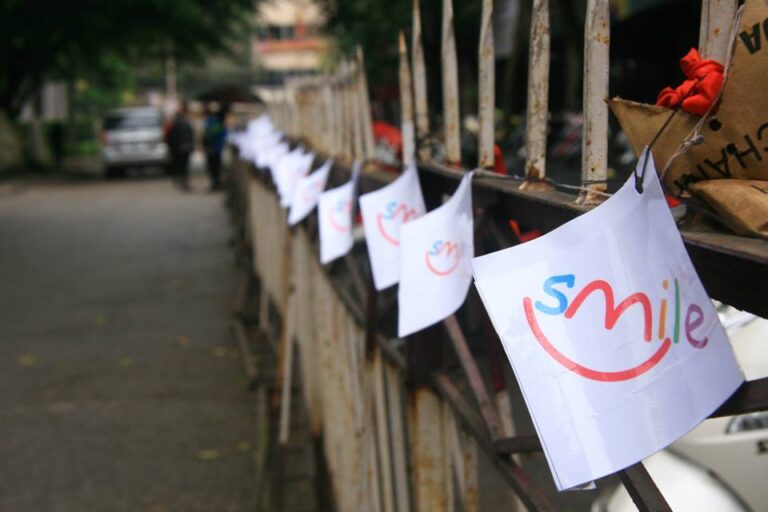 Smile heart-Charity project of students with the message “Let the smile warm up the heart”