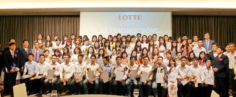 Lotte Scholarship Foundation awarded 76 scholarships in the first semester of academic year 2015-2016