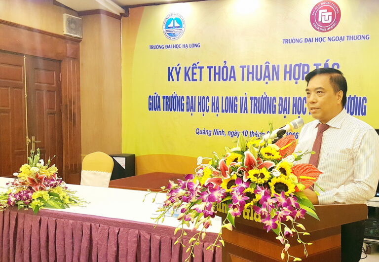 The signing ceremony of the cooperation agreement between FTU and Ha Long  University