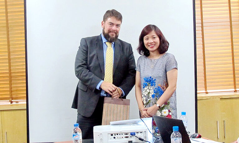 Scientific seminar: “Vietnam’s structural reforms and ongoing growth prospects as well as risks in the financial/trade sector”