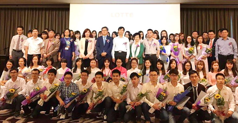 Lotte Scholarship Foundation awarded scholarships for FTU students