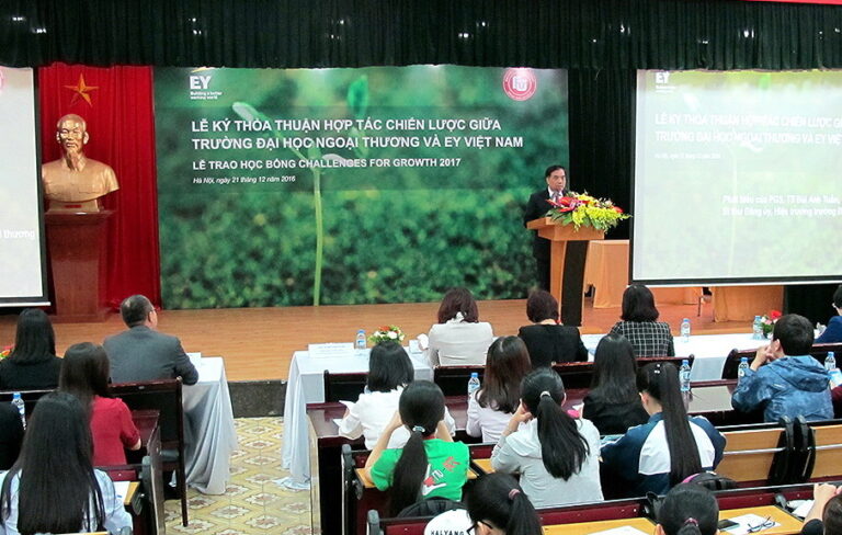 The strategic partnership signing ceremony between Foreign Trade University and Ernst & Young Vietnam and Award Scholarships “Challenges for growth 2017”