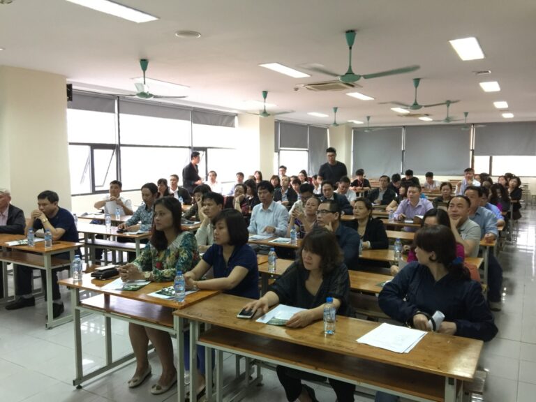 Reinforce the interconnection between families and the university within joint training programs