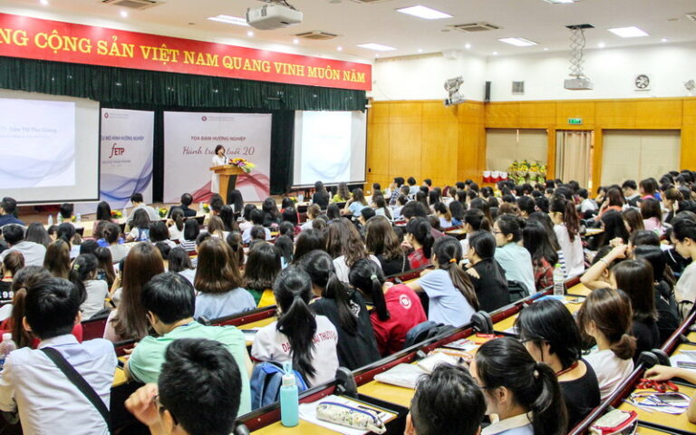 Introduction ceremony of the Executive Trainee Program and the Seminars for Career Guidance “The Age of 20” by Faculty of Economics and International Business