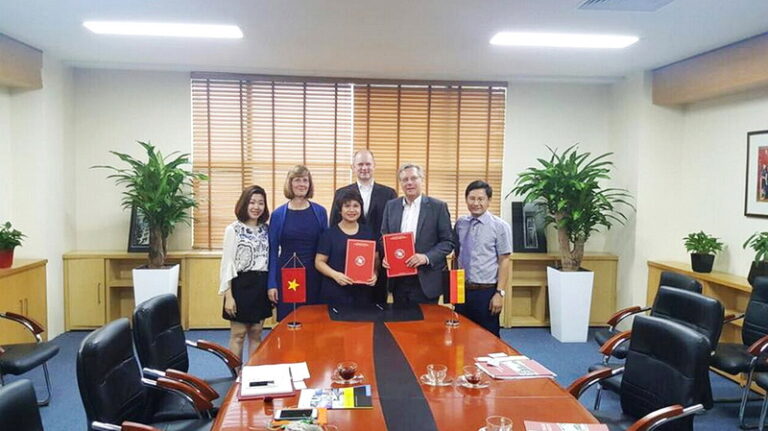 The delegation of the Ulm University of Applied Sciences (Germany) paid a visit and worked at Foreign Trade University