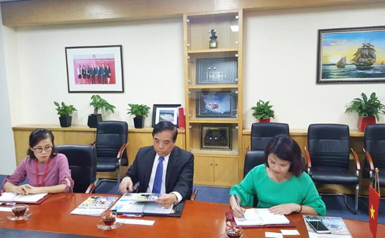 The signing ceremony of cooperation agreement between the Foreign Trade University and the University of Marketing and Distribution Sciences (UMDS)