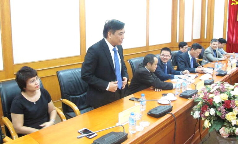 The signing ceremony of cooperation agreement between the Foreign Trade University and the University of Canberra (Australia)