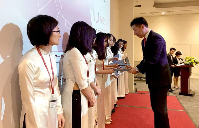 Aeon Scholarship Granting Ceremony For students of FTU 2017