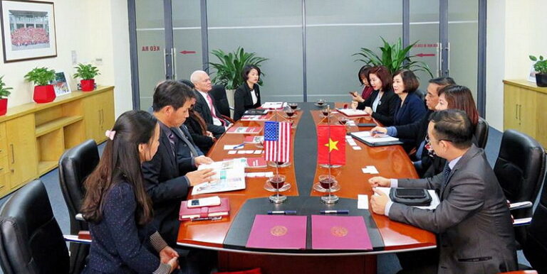 The Signing Ceremony of Strategic Cooperation Memorandum between FTU and the University of South Carolina (USA)