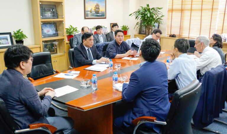 The President of FTU had a meeting with the Leader of SolBridge International School of Business, Woosong University