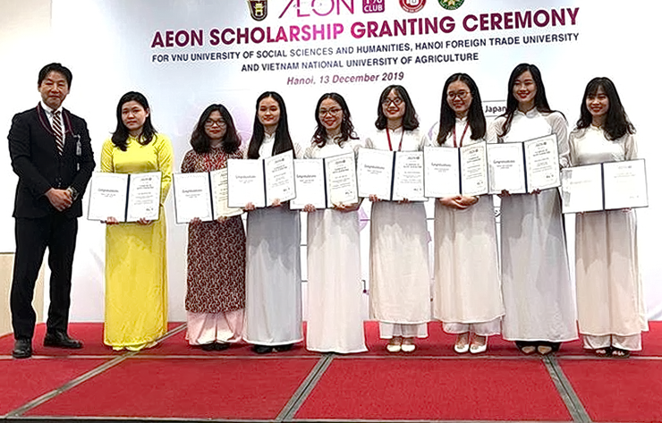 AEON Scholarship Granting Ceremony for 16 students of Foreign Trade University
