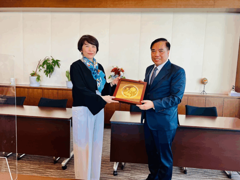 STRENGTHENING THE COOPERATIVE RELATIONSHIP BETWEEN FOREIGN TRADE UNIVERSITY AND THE JAPANESE INTERNATIONAL COOPERATION AGENCY IN THE NEW PERIOD