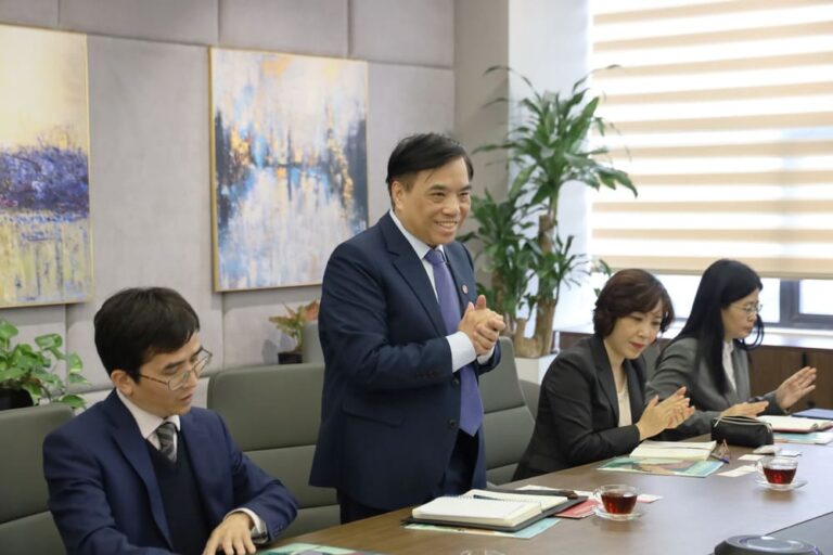 SIGNING CEREMONY OF STUDENT EXCHANGE AGREEMENT BETWEEN FOREIGN TRADE UNIVERSITY AND WAKAYAMA UNIVERSITY (JAPAN)