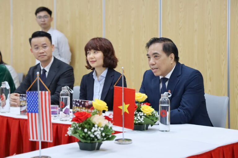 THE AMBASSADOR OF THE UNITED STATES TO VIETNAM VISITS AND ENGAGES WITH STUDENTS OF FOREIGN TRADE UNIVERSITY