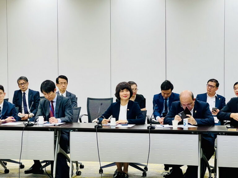 Foreign Trade University’s Administrator in Delegation Led by Minister of Education and Training