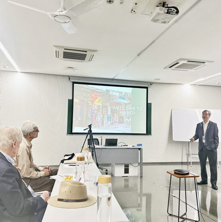 Foreign Trade University Delegation Participates in APIC 2023 Seminar in India