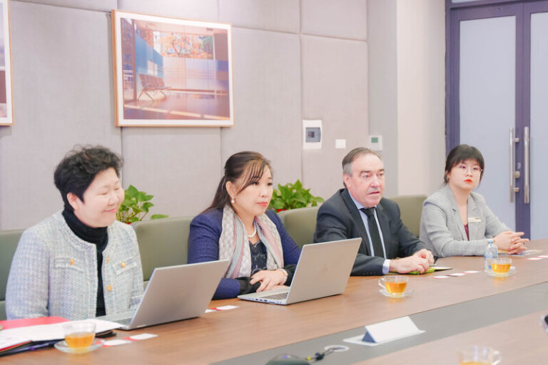 SCHOOL LEADERSHIP MEETS AND WORKS WITH THE DELEGATION OF CURTIN UNIVERSITY (AUSTRALIA)