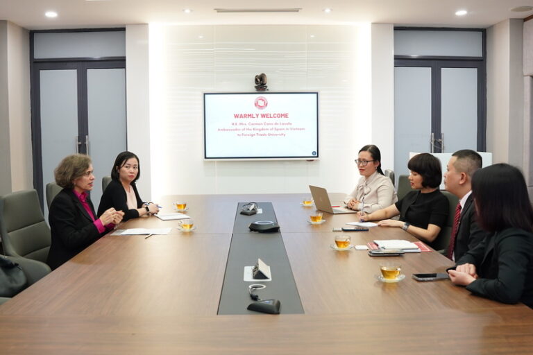 SCHOOL LEADERS RECEIVE AND WORK WITH THE NEW SPANISH AMBASSADOR TO VIETNAM