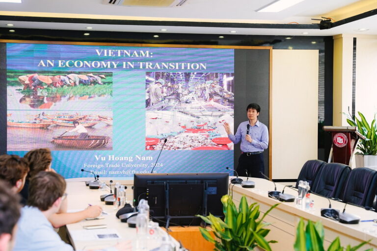 LECTURERS AND STUDENTS OF SOUTH CAROLINA UNIVERSITY (USA) PARTICIPATING IN SHORT-TERM COURSES AT FOREIGN TRADE UNIVERSITY