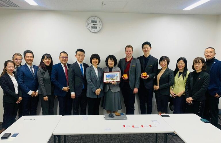 Business Trip to Japan by Foreign Trade University Leaders for GLOBAL FTU AMBASSADORS (GFA) Internship Program and the Computer Science & Data in Economics and Business Program