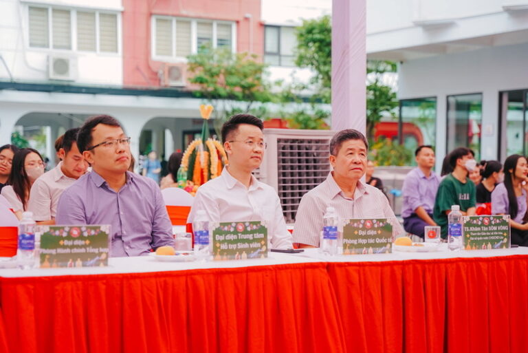 FOREIGN TRADE UNIVERSITY ORGANIZES 2024 BUNPIMAY FESTIVAL FOR LAO STUDENTS