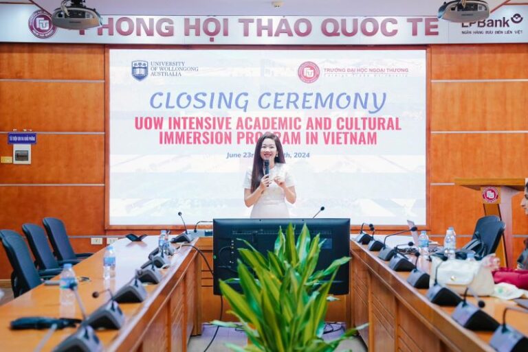 THE DELEGATION OF STUDENTS AND LECTURERS FROM UNIVERSITY OF WOLLONGONG, AUSTRALIA PARTICIPATED IN A SHORT-TERM COURSE AT FOREIGN TRADE UNIVERSITY