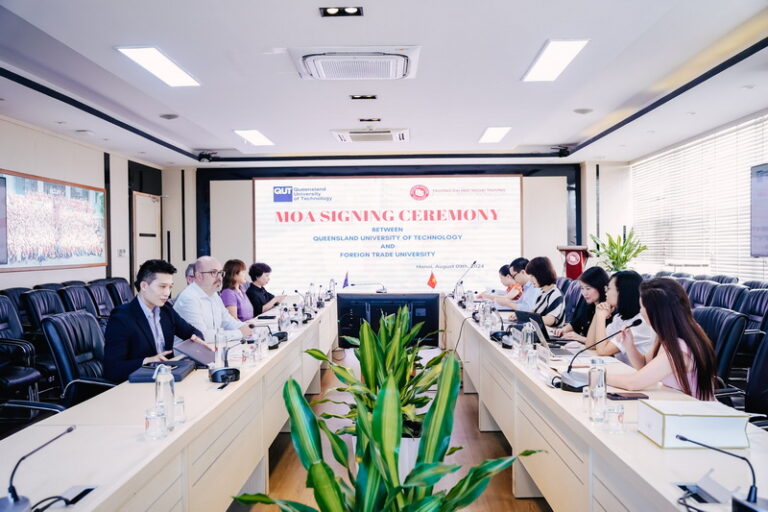 SIGNING CEREMONY FOR STUDENT EXCHANGE AGREEMENT BETWEEN FOREIGN TRADE UNIVERSITY AND QUEENSLAND UNIVERSITY OF TECHNOLOGY (QUT, AUSTRALIA)