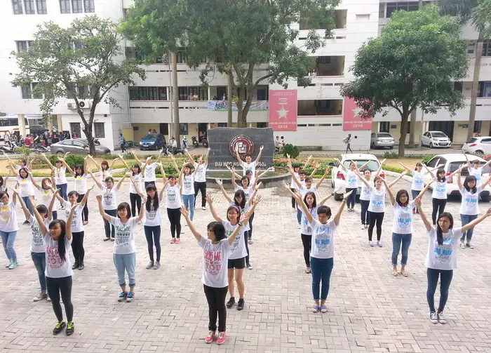 “Hugging – Say Love” Flashmob Performance – Spread love everywhere you go